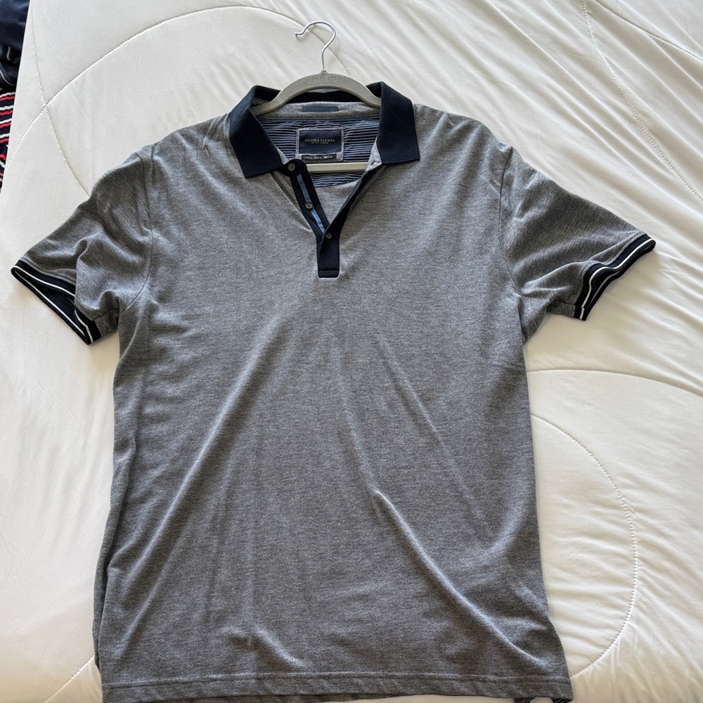 Denim & Flower Gray Blur Polo Shirt with Blue Accents